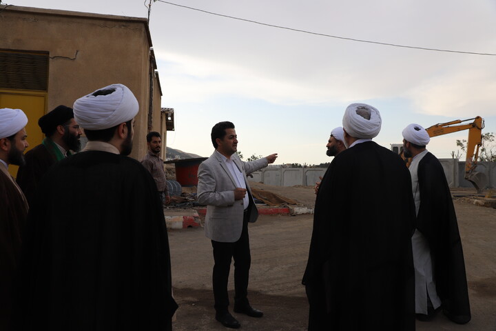 تصاویر/بازدید معاون تبلیغ حوزه های علمیه کشور از مرکز صدا و سیمای استان کردستان