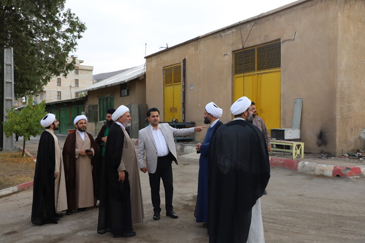 تصاویر/بازدید معاون تبلیغ حوزه های علمیه کشور از مرکز صدا و سیمای استان کردستان