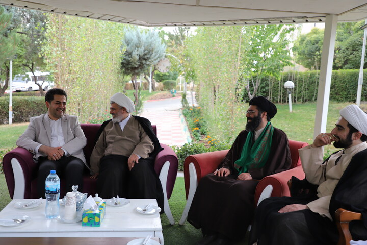 تصاویر/بازدید معاون تبلیغ حوزه های علمیه کشور از مرکز صدا و سیمای استان کردستان