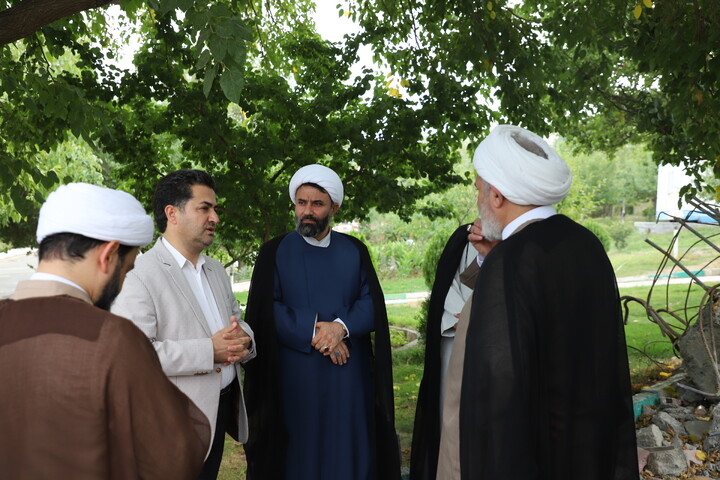 تصاویر/بازدید معاون تبلیغ حوزه های علمیه کشور از مرکز صدا و سیمای استان کردستان