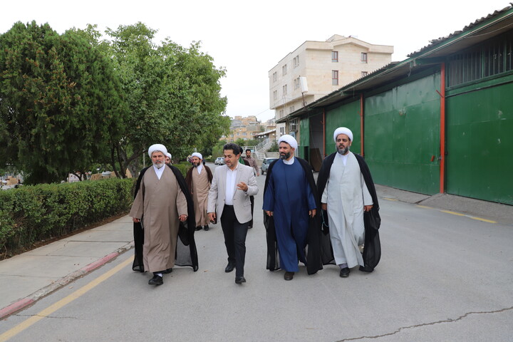 تصاویر/بازدید معاون تبلیغ حوزه های علمیه کشور از مرکز صدا و سیمای استان کردستان
