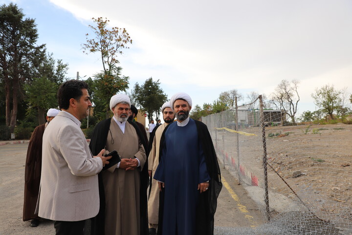 تصاویر/بازدید معاون تبلیغ حوزه های علمیه کشور از مرکز صدا و سیمای استان کردستان