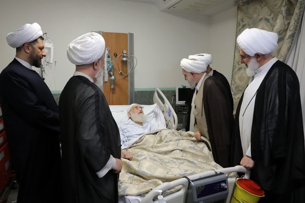 Wawakilishi wa Kiongozi Mkuu wa Mapinduzi Iran, Wamtembelea Ayatullah al-Udhma Nuri Hamadani Hospitalini + Picha