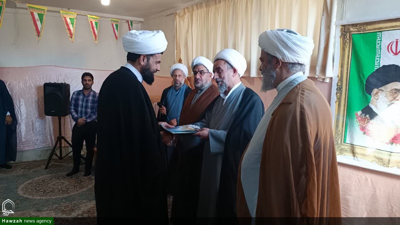 جلسه تکریم و معارفه مدیر و سرپرست مدرسه علمیه امام سجاد(ع) اصفهان برگزار شد