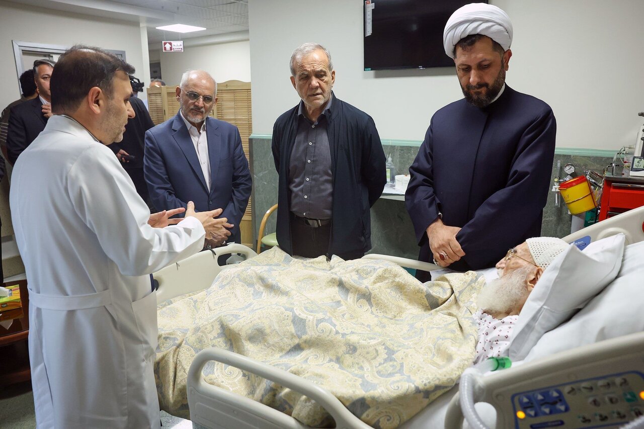 عیادت دکتر پزشکیان از حضرت آیت‌الله نوری همدانی