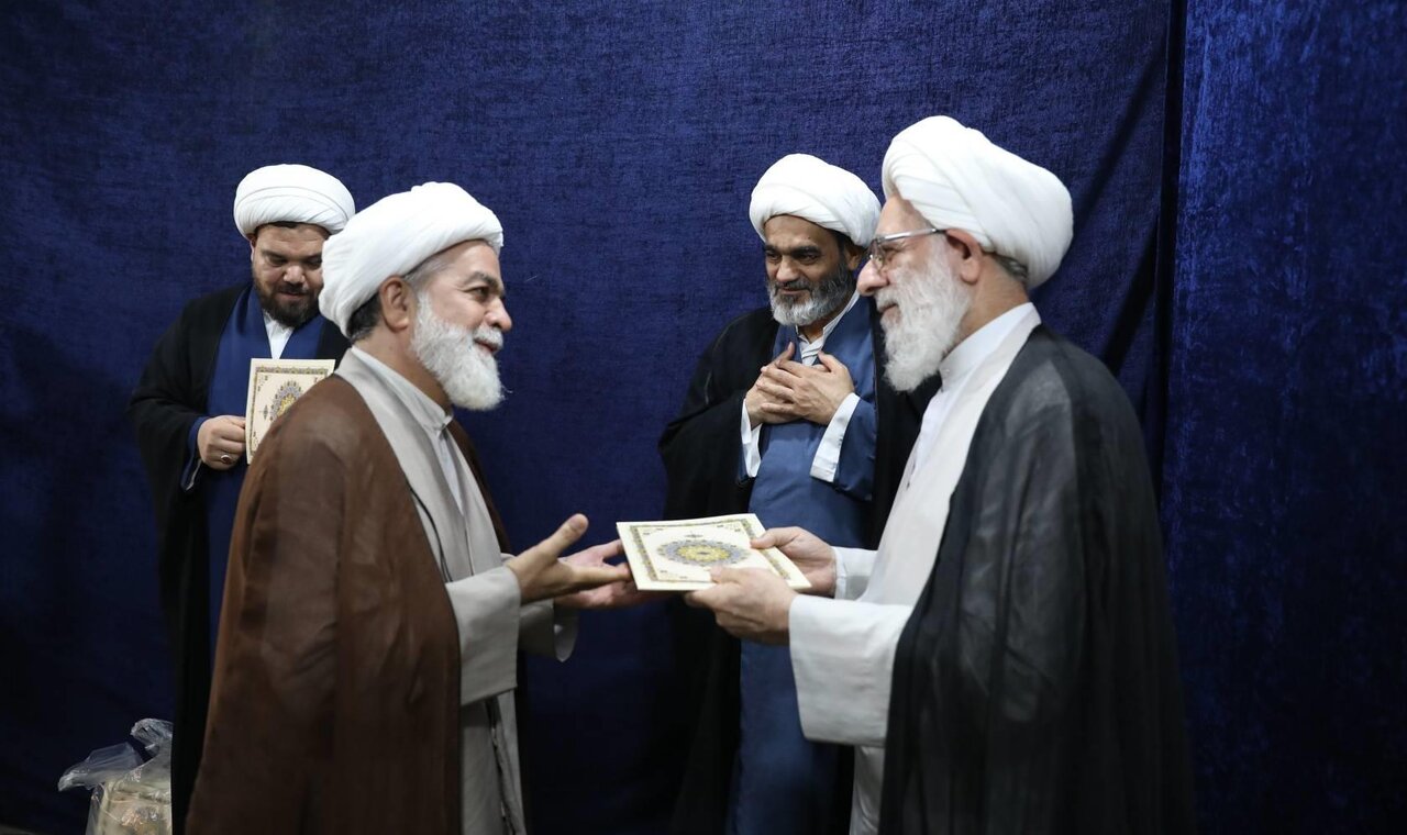 بازدید حجت الاسلام والمسلمین احمد فرخ مسئول دبیرخانه شورای عالی حوزه های علمیه  از مدرسه علمیه آل یاسین قم