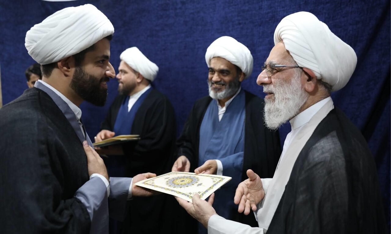 بازدید حجت الاسلام والمسلمین احمد فرخ مسئول دبیرخانه شورای عالی حوزه های علمیه  از مدرسه علمیه آل یاسین قم