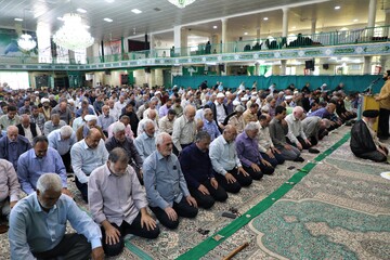 تصاویر/ برگزاری نماز جمعه بخش مرکزی یزد در مسجدجامع  احمد آباد مشیر