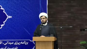 خدمت‌رسانی به طلاب باید از پشت میزهای اداری به میدان عمل برسد