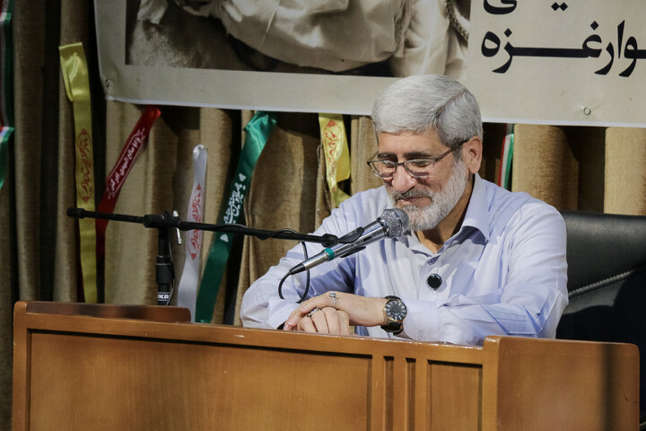 تصاویر/ یادواره شهدای دفاع مقدس و بزرگداشت امام شهید و شهدای جنگ رمضان در مرکز تخصصی اخلاق و معنویت آیت الله سعادت پرور ره