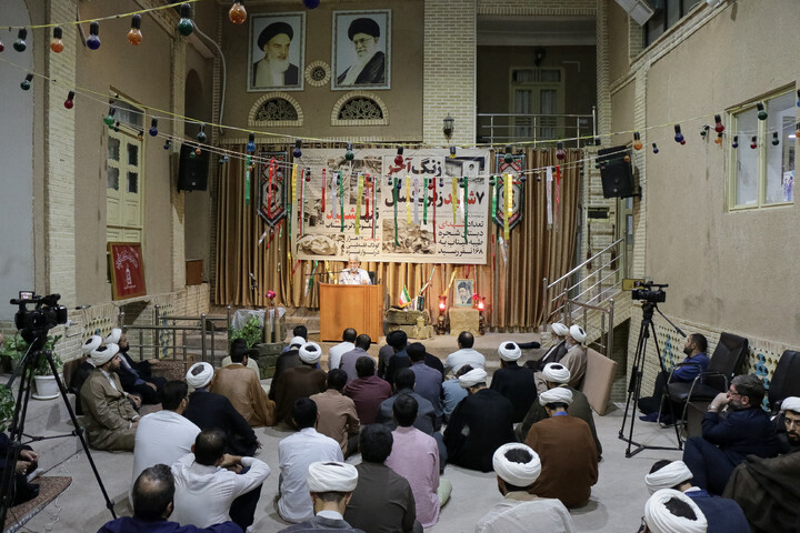 تصاویر/ یادواره شهدای دفاع مقدس و بزرگداشت امام شهید و شهدای جنگ رمضان در مرکز تخصصی اخلاق و معنویت آیت الله سعادت پرور ره