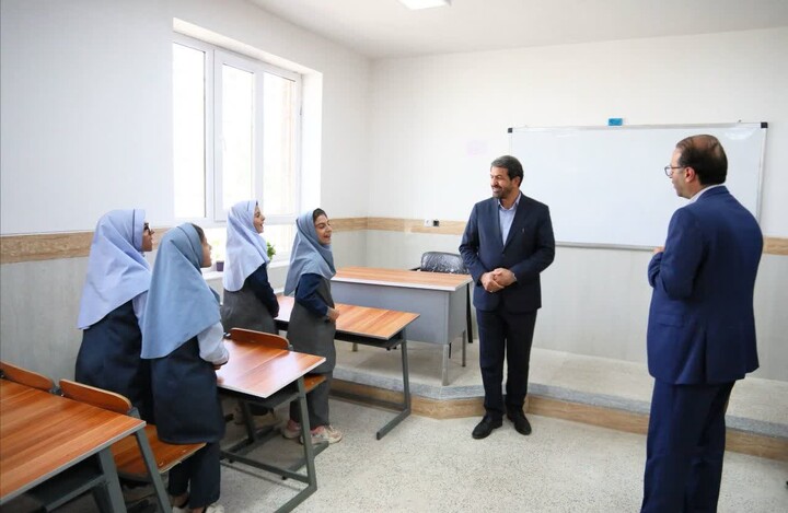تصاویر /  افتتاح مدرسه ۷ کلاسه «بامداد امید» در روستای بیان نهاوند