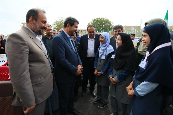 تصاویر /  افتتاح مدرسه ۷ کلاسه «بامداد امید» در روستای بیان نهاوند