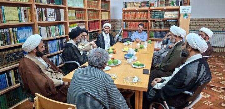 تصاویر/ بازدید امام جمعه از مصاحبه حضوری درس خارج طلاب مدارس علمیه منطقه کاشان
