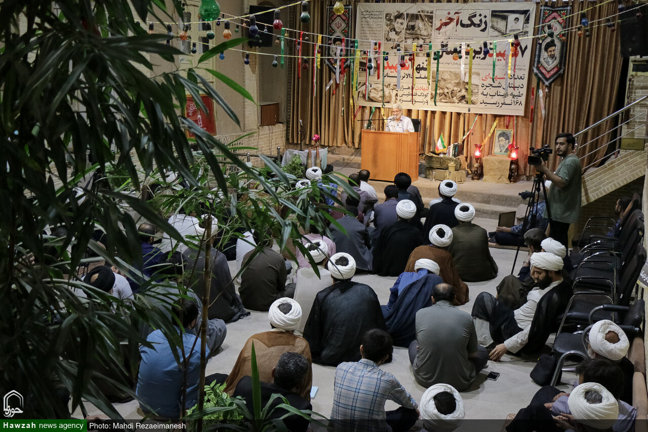 تصاویر/ یادواره شهدای دفاع مقدس و بزرگداشت امام شهید و شهدای جنگ رمضان در مرکز تخصصی اخلاق و معنوی