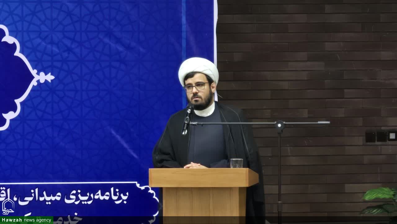 خدمت‌رسانی به طلاب باید از پشت میزهای اداری به میدان عمل برسد