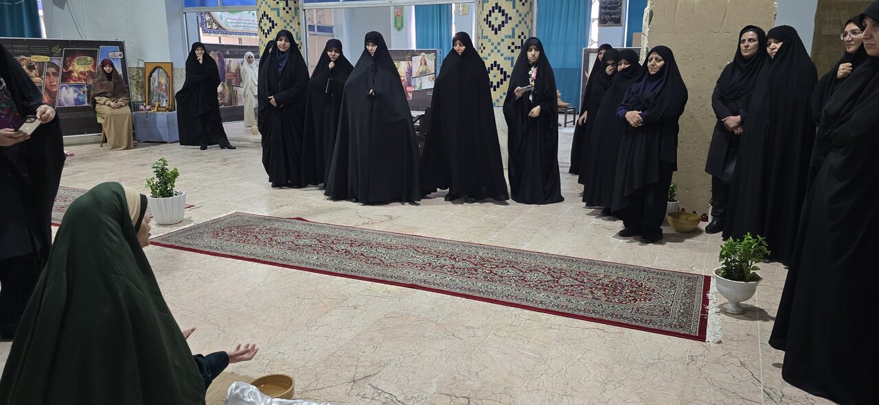 برپایی نمایشگاه بانوی ایرانی با روایتگری الگوهای قرآنی زن مسلمان در یزد برپایی نمایشگاه بانوی ایرانی با روایتگری الگوهای قرآنی زن مسلمان در یزد