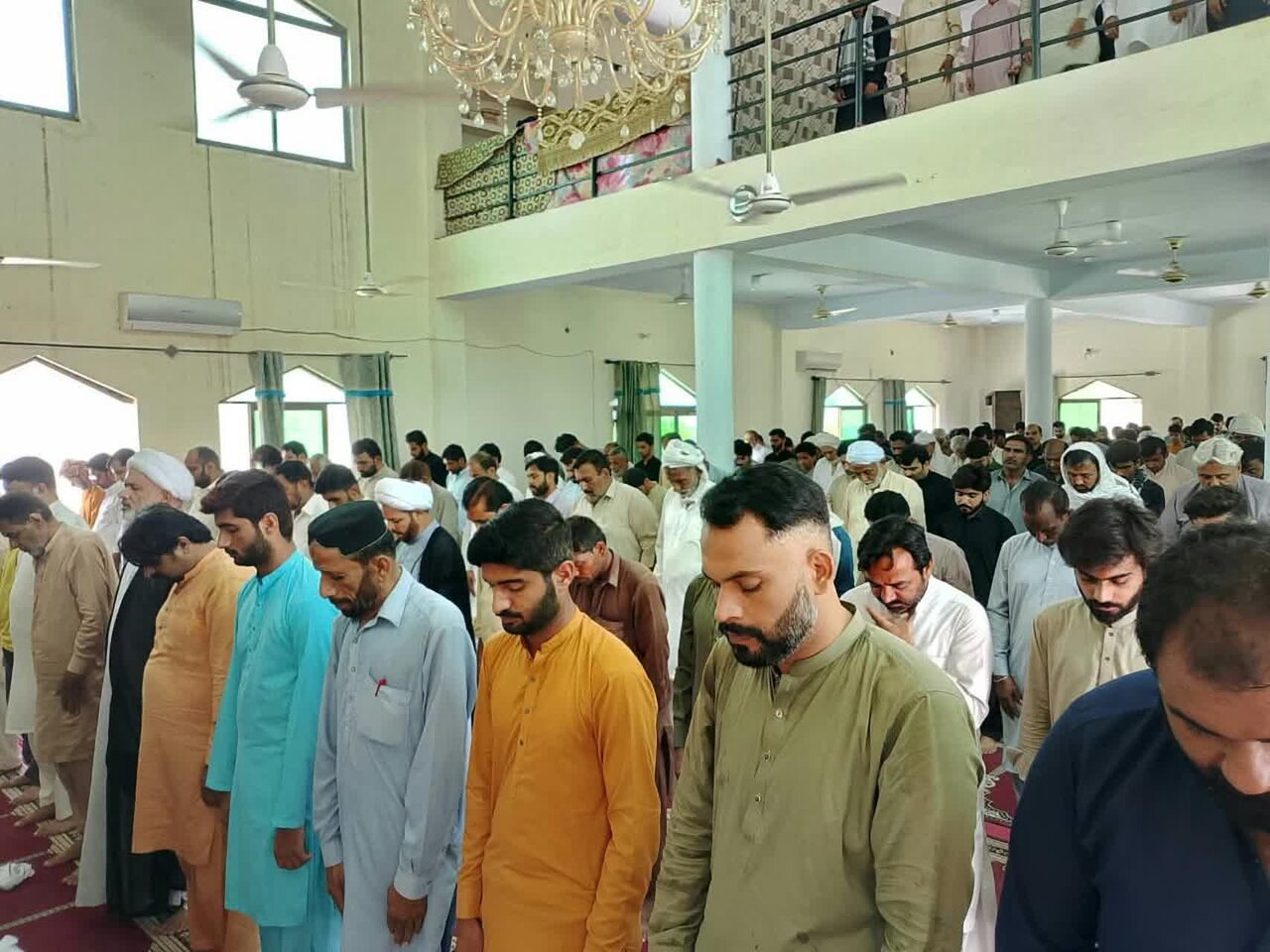 انسان کو حق کے قبول کرنے میں اپنی انا اور ضد کو رکاوٹ نہیں بننے دینا چاہیے