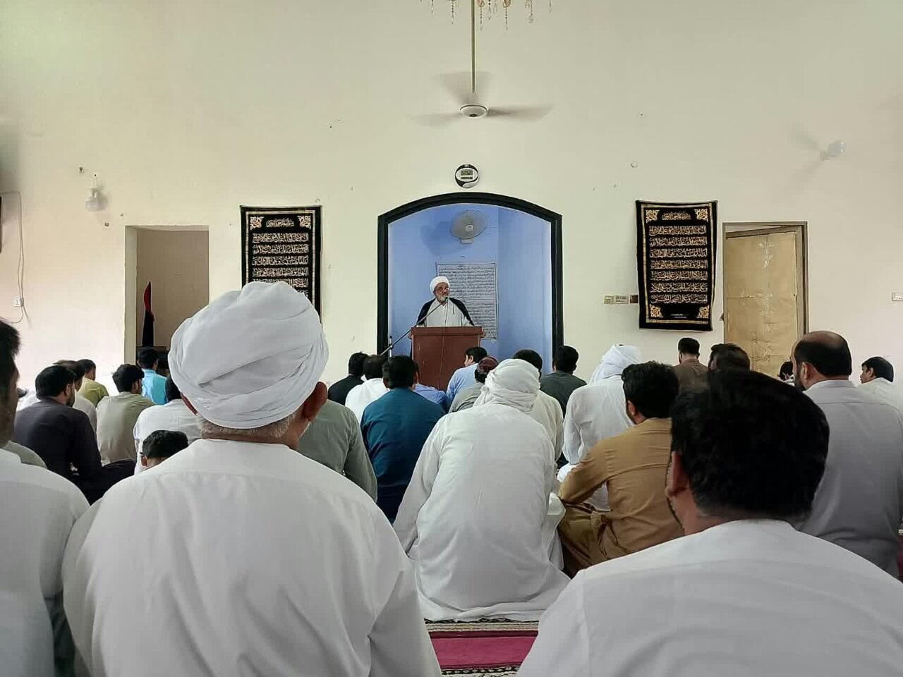 انسان کو حق کے قبول کرنے میں اپنی انا اور ضد کو رکاوٹ نہیں بننے دینا چاہیے