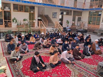 طلبه حافظ قرآن مدرسه علمیه مهدی موعود(عج) قم تجلیل شد