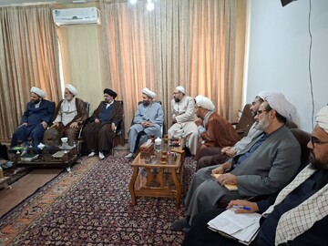 تصاویر/ جلسه هم‌اندیشی مدیر، معاونین و اساتید مدرسه علمیه امام خمینی (ره) ارومیه
