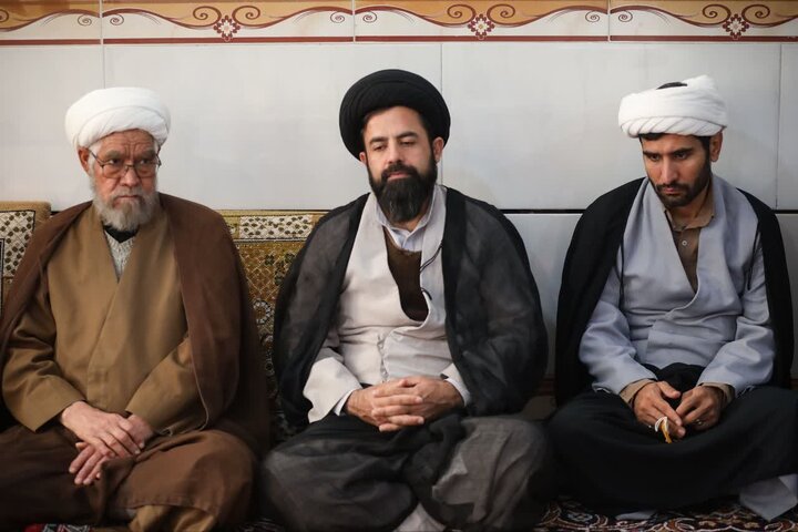 تصاویر / دیدار امام جمعه قزوین  با علما، روحانیون و طلاب خواهر و برادر بخش اسفرورین