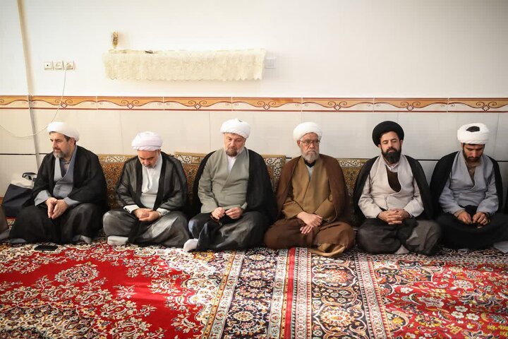 تصاویر / دیدار امام جمعه قزوین  با علما، روحانیون و طلاب خواهر و برادر بخش اسفرورین