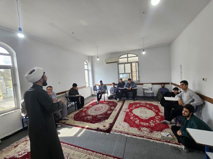 تصاویر/ سلسله کارگاه های پژوهشی تربیتی مدرسه علمیه آستارا