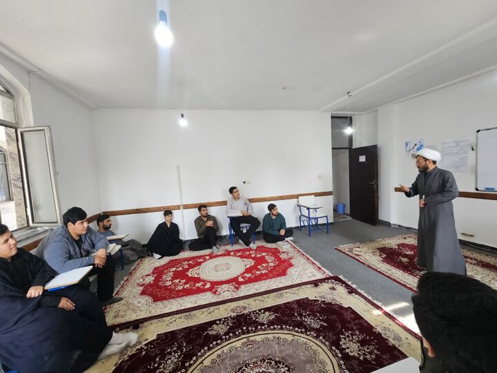تصاویر/ سلسله کارگاه های پژوهشی تربیتی مدرسه علمیه آستارا