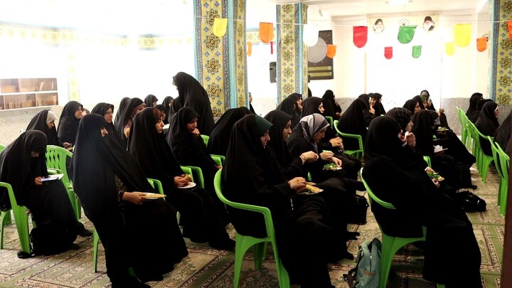 تصاویر/ مراسم افتتاحیه سال تحصیلی جدید و آغاز دوره «اربعین تعالی»در مدرسه علمیه تخصصی حضرت زینب کبری(س) رفسنجان