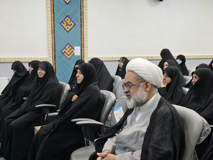 تصاویر/ مراسم افتتاحیه سال تحصیلی جدید و آغاز دوره «اربعین تعالی» مدرسه علمیه نرجسیه سیرجان