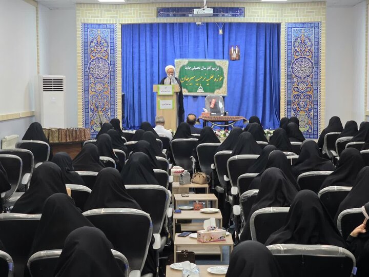 تصاویر/ مراسم افتتاحیه سال تحصیلی جدید و آغاز دوره «اربعین تعالی» مدرسه علمیه نرجسیه سیرجان