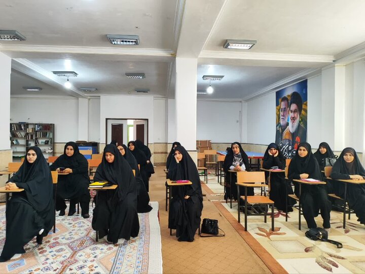 تصاویر/ افتتاحیه سال تحصیلی و اربعین تعالی در مدرسه علمیه خواهران اهرم