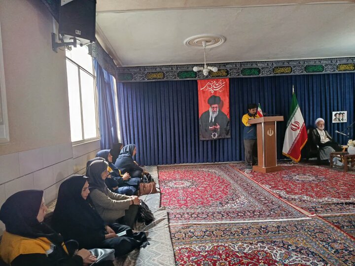 تصاویر/دیدار کارکنان شرکت ملی پست با نماینده ولی فقیه در استان مرکزی