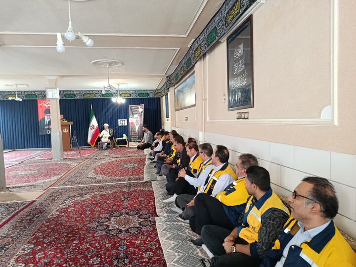 تصاویر/دیدار کارکنان شرکت ملی پست با نماینده ولی فقیه در استان مرکزی