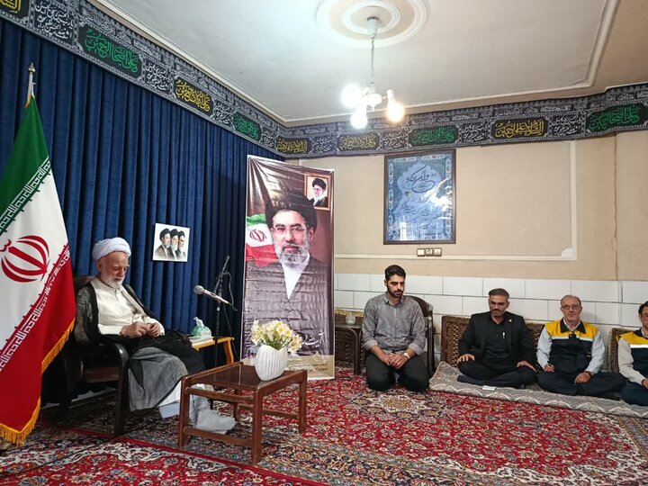 تصاویر/دیدار کارکنان شرکت ملی پست با نماینده ولی فقیه در استان مرکزی