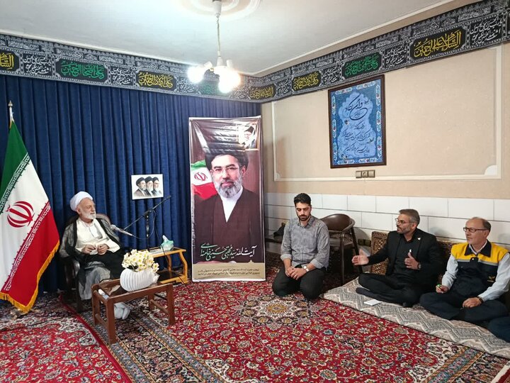 تصاویر/دیدار کارکنان شرکت ملی پست با نماینده ولی فقیه در استان مرکزی