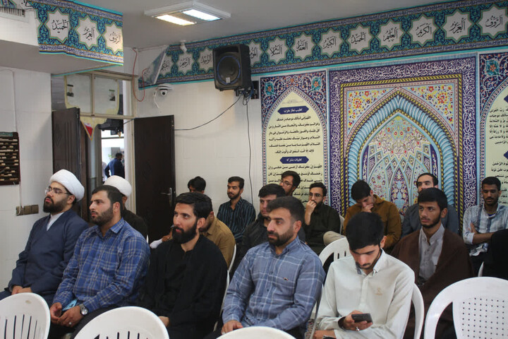 تصاویر/ چهل‌ و نهمین جلسه از سلسله‌ جلسات شرحی بر احادیث کتاب اصول کافی در مدرسه علمیه امام مهدی (عج) کرمان