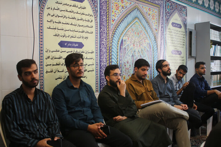 تصاویر/ چهل‌ و نهمین جلسه از سلسله‌ جلسات شرحی بر احادیث کتاب اصول کافی در مدرسه علمیه امام مهدی (عج) کرمان