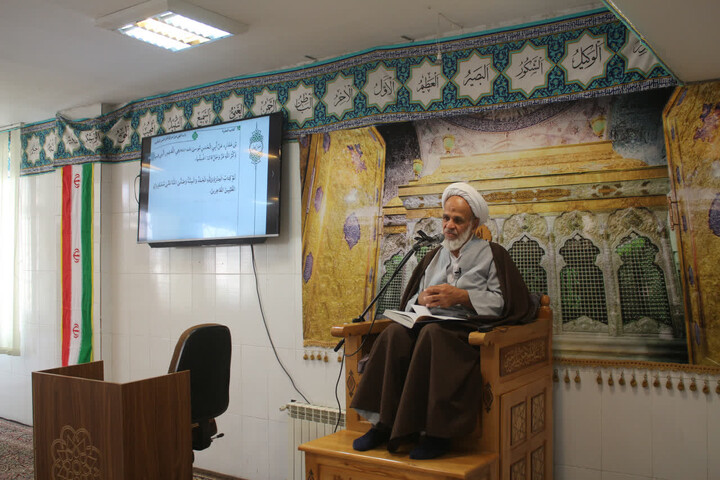 تصاویر/ چهل‌ و نهمین جلسه از سلسله‌ جلسات شرحی بر احادیث کتاب اصول کافی در مدرسه علمیه امام مهدی (عج) کرمان