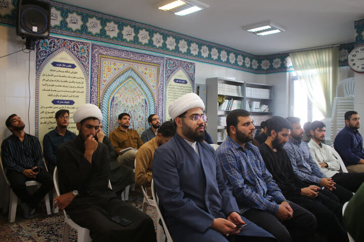 تصاویر/ چهل‌ و نهمین جلسه از سلسله‌ جلسات شرحی بر احادیث کتاب اصول کافی در مدرسه علمیه امام مهدی (عج) کرمان