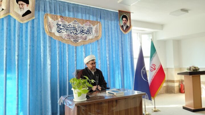 تصاویر/ نشست مدیر حوزه‌ علمیه خواهران آذربایجان غربی با طلاب مدرسه علمیه حضرت زینب کبری ارومیه