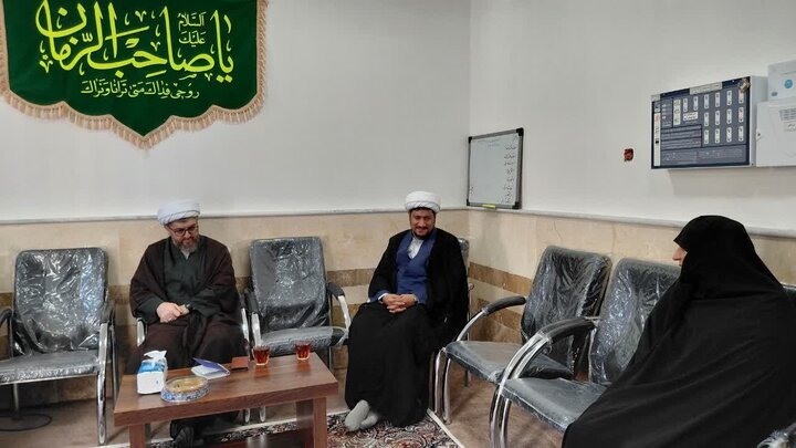 تصاویر/ نشست مدیر حوزه‌ علمیه خواهران آذربایجان غربی با طلاب مدرسه علمیه حضرت زینب کبری ارومیه