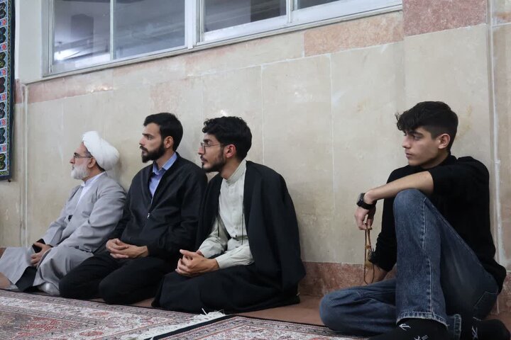 تصاویر/  مراسم هیئت هفتگی مدرسه علمیه امام خمینی (ره) ارومیه