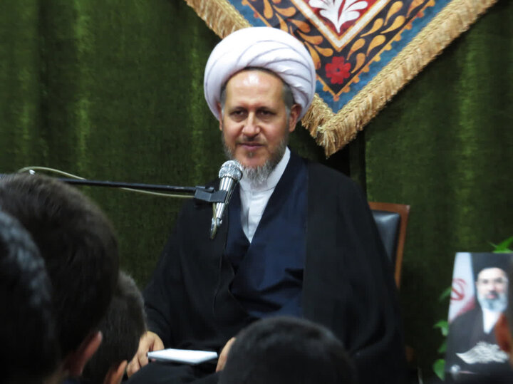 تصاویر/ درس اخلاق طلاب مدرسه علمیه امام خمینی (ره) خوی