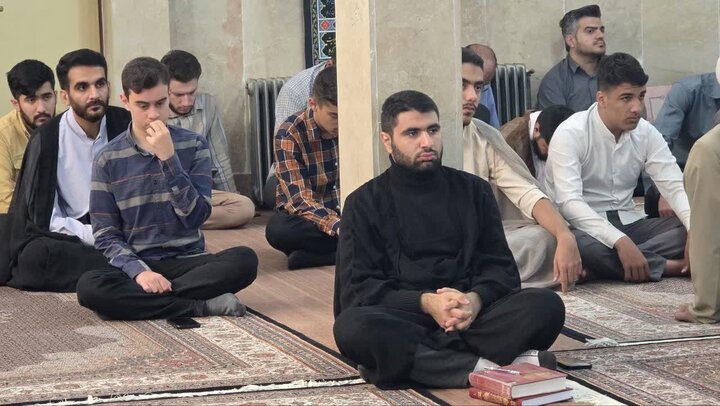 تصاویر/ نشست اخلاقی طلاب مدرسه علمیه امام خمینی (ره) ارومیه با محوریت هویت طلبگی