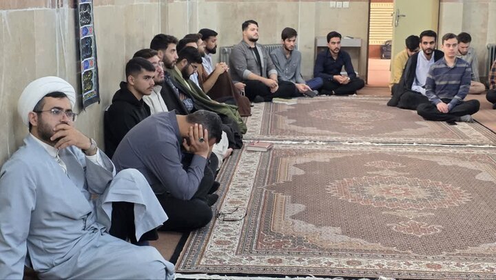 تصاویر/ نشست اخلاقی طلاب مدرسه علمیه امام خمینی (ره) ارومیه با محوریت هویت طلبگی