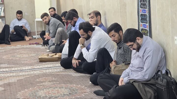 تصاویر/ نشست اخلاقی طلاب مدرسه علمیه امام خمینی (ره) ارومیه با محوریت هویت طلبگی