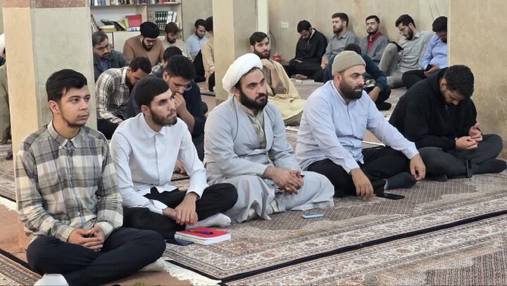 تصاویر/ نشست اخلاقی طلاب مدرسه علمیه امام خمینی (ره) ارومیه با محوریت هویت طلبگی