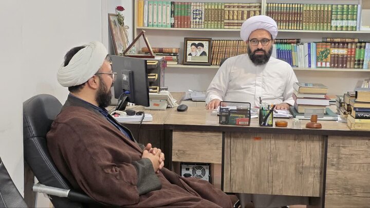 تصاویر/ جلسه هم‌اندیشی مدیر، معاونین و اساتید مدرسه علمیه امام خمینی (ره) ارومیه